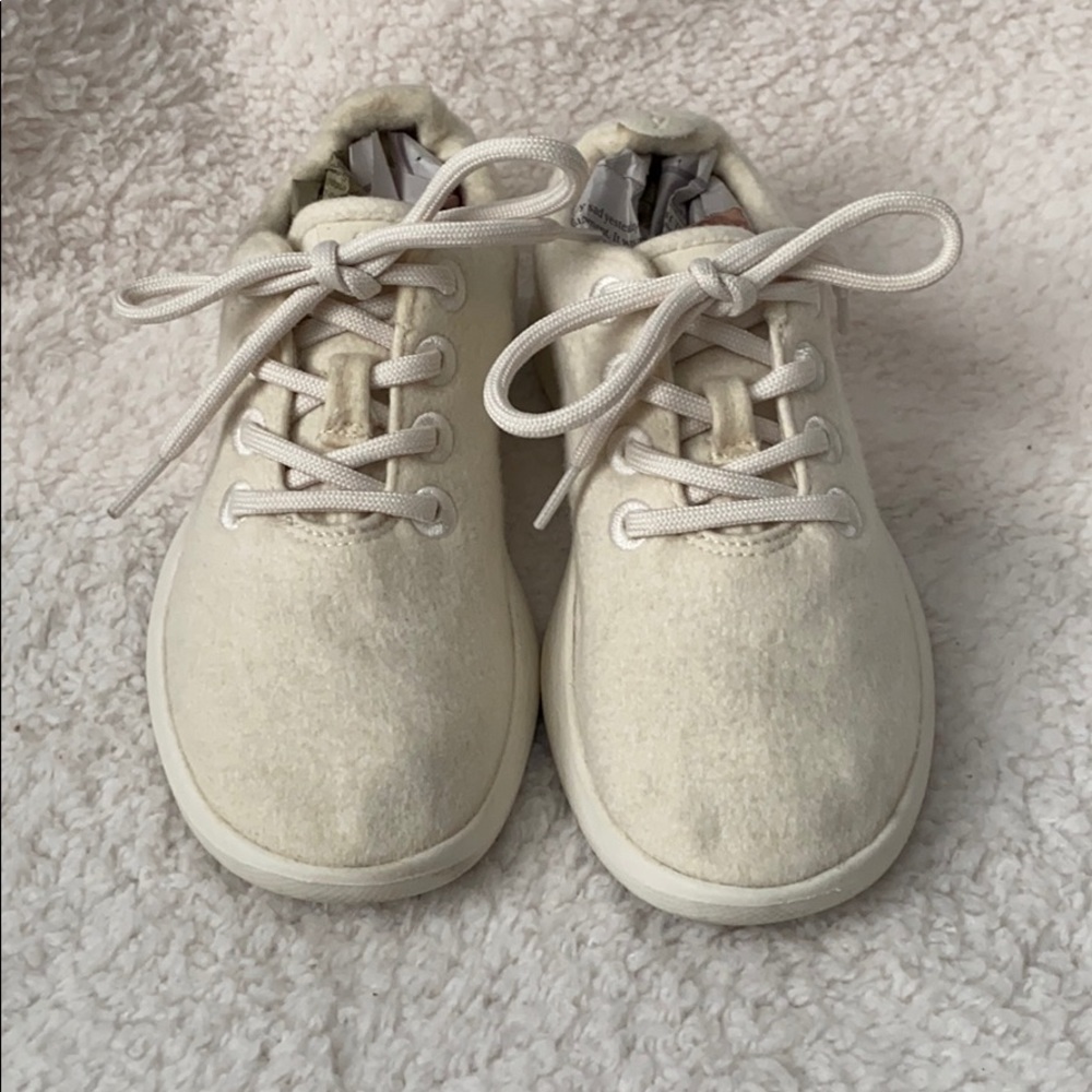 Allbirds Women’s Cream Sneakers...Sz 6